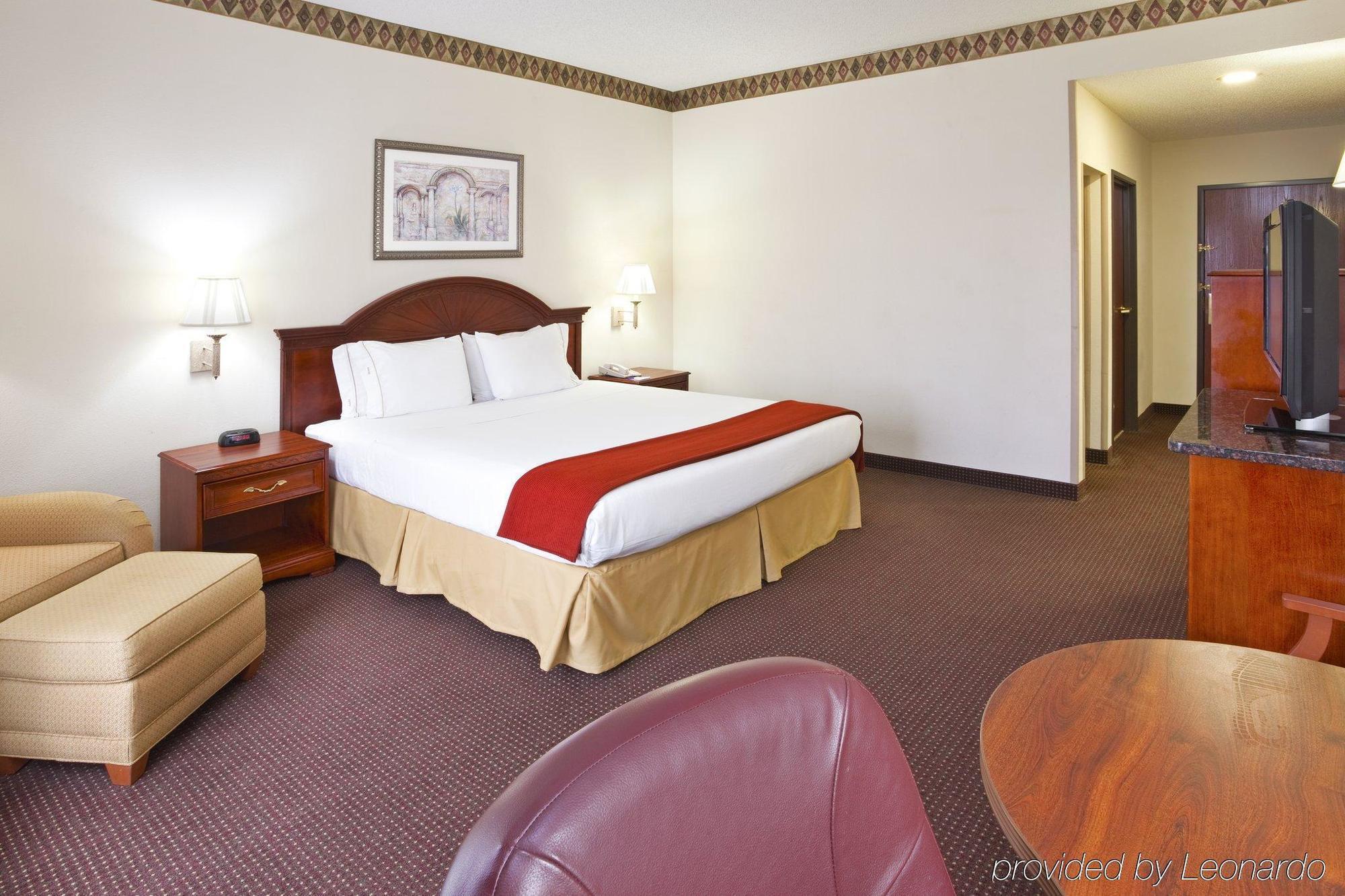 Holiday Inn Express Toledo-Oregon, An Ihg Hotel Room photo