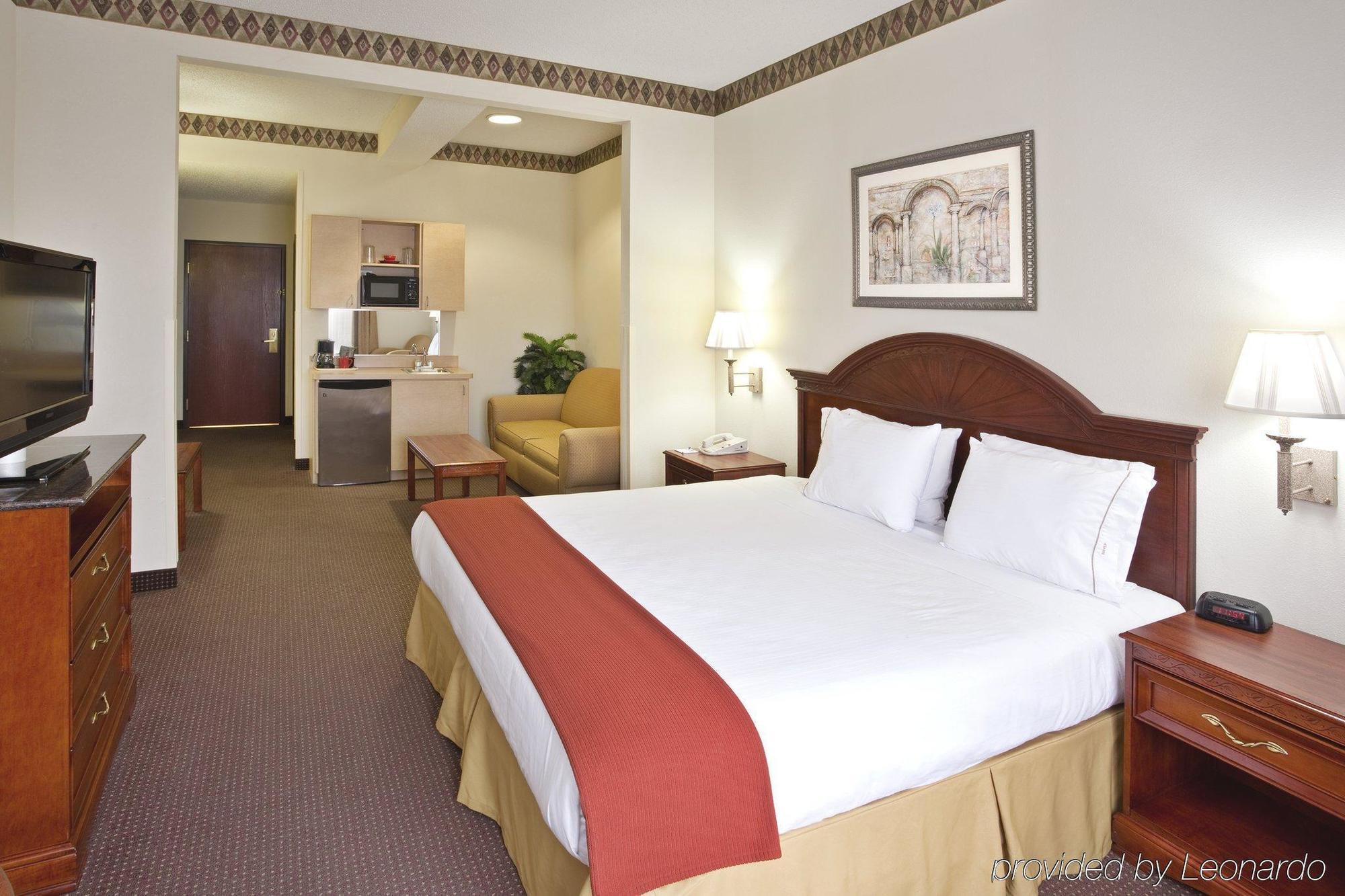 Holiday Inn Express Toledo-Oregon, An Ihg Hotel Room photo